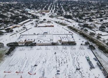 Apagones afectan a casi 3 millones de personas en Texas