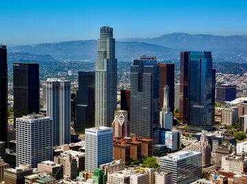 Deslízate sobre Los Ángeles en el tobogán de vidrio SkySlide