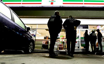 Se niega a usar cubrebocas y arroja café caliente a cajero de tienda