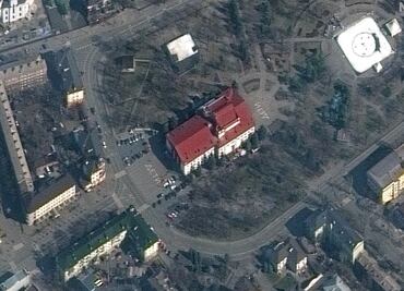 Había 1,500 refugiados en teatro atacado por tropas rusas en Mariúpol