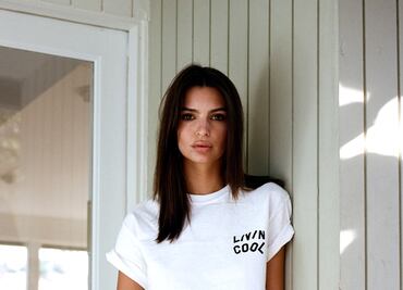 Emily Ratajkowski luce la tendencia 'sin pantalón' en Nueva York