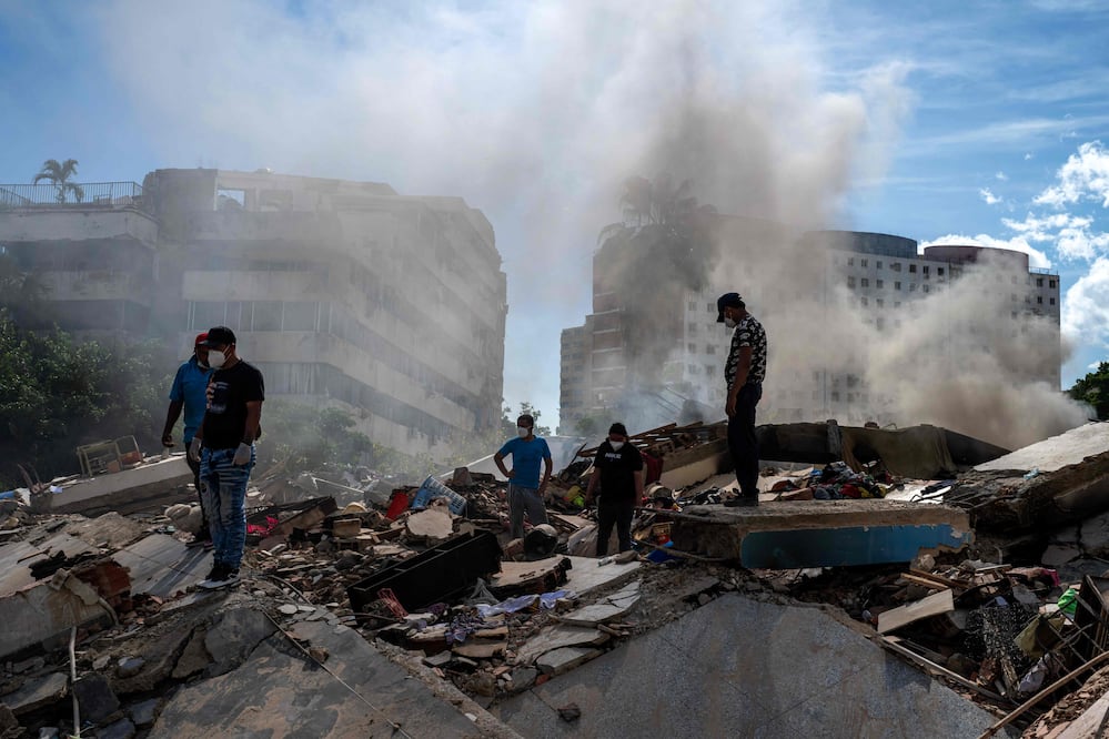 Desastre en Venezuela: van más de 1,700 muertos y la esperanza de hallar sobrevivientes se agota; EU acelera esfuerzos. (Photo by Miguel MEDINA / POOL / AFP)