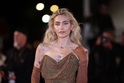 Paris Jackson arrasa Cannes con elegante vestido de raja al estilo Jessica Rabbit