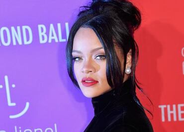 Rihanna deslumbra con vestido ajustado en Corea del Sur