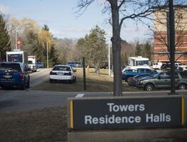 Investigan abusos sexuales contra atletas de Universidad de Michigan