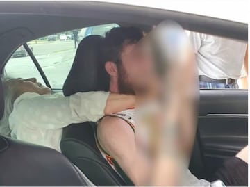Video. Mujer muerde y trata de estrangular a chofer de Uber