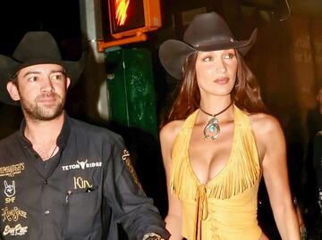 Bella Hadid se roba todas las miradas con sexy look vaquero junto a su novio 'mexicano'