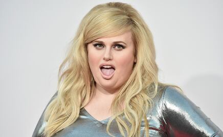 Rebel Wilson irradia belleza con traje de baño tras perder más de 30 kilos