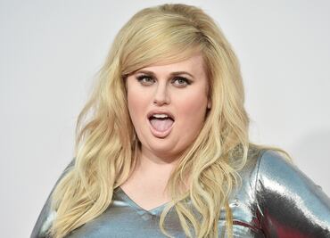 Rebel Wilson irradia belleza con traje de baño tras perder más de 30 kilos