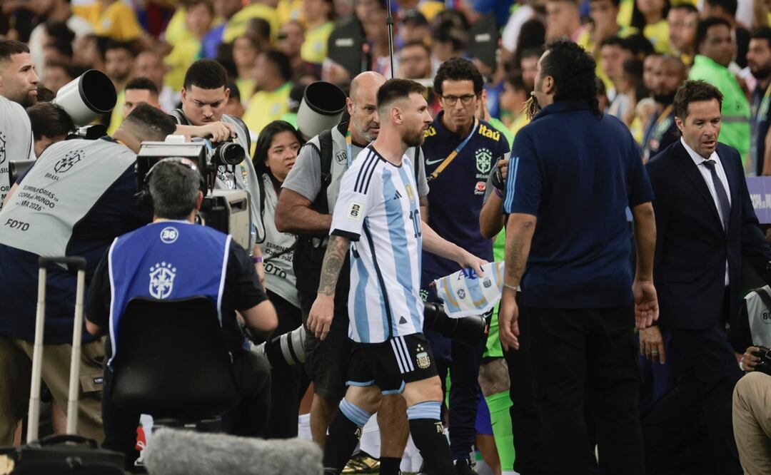 Messi y la selección argentina se retiran del Maracaná tras enfrentamientos entre hinchas. Foto: EFE
