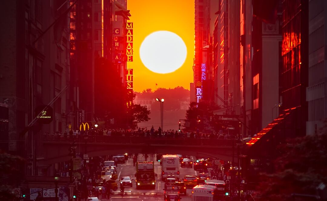 Manhattanhenge/ iStock/EduardMoldoveanuPhotography