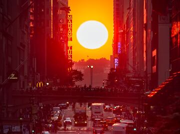 Así se vio Manhattanhenge, el “extraño y maravilloso" espectáculo en calles de Nueva York
