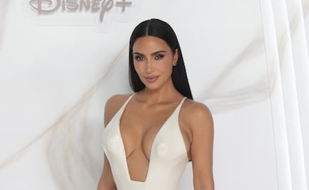 Kim Kardashian conquista la CDMX con look de impacto en estreno de ‘Todo vale’