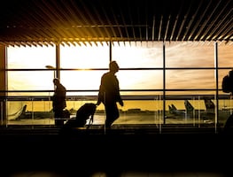 Pasajeros problemáticos no podrán subirse a un avión en EU: FAA