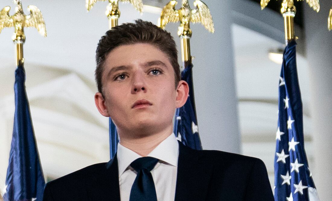 Barron Trump enfrenta a profesores en la Universidad de Nueva York que acusan a su padre de ser una “amenaza". FOTO: AP