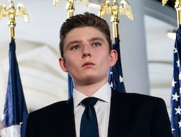 Barron Trump enfrenta a profesores en la Universidad de Nueva York que acusan a su padre de ser una “amenaza”