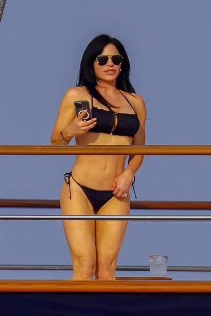 Lauren Sánchez, prometida de Jeff Bezos, luce su bikini más pequeño durante viaje en súper yate. Foto: The Grosby Group