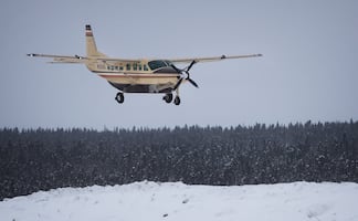 Encuentran avión desaparecido en Alaska, los 10 pasajeros murieron, señalan autoridades