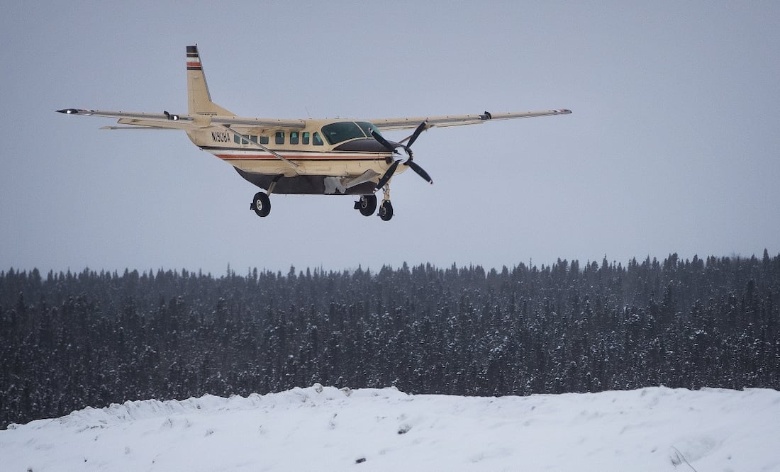 Encuentran avión desaparecido en Alaska, los 10 pasajeros murieron, señalan autoridades. Foto: AP