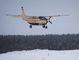 Encuentran avión desaparecido en Alaska, los 10 pasajeros murieron, señalan autoridades