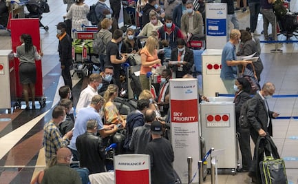 Por ómicron, Francia prohíbe la mayoría de viajes hacia Reino Unido