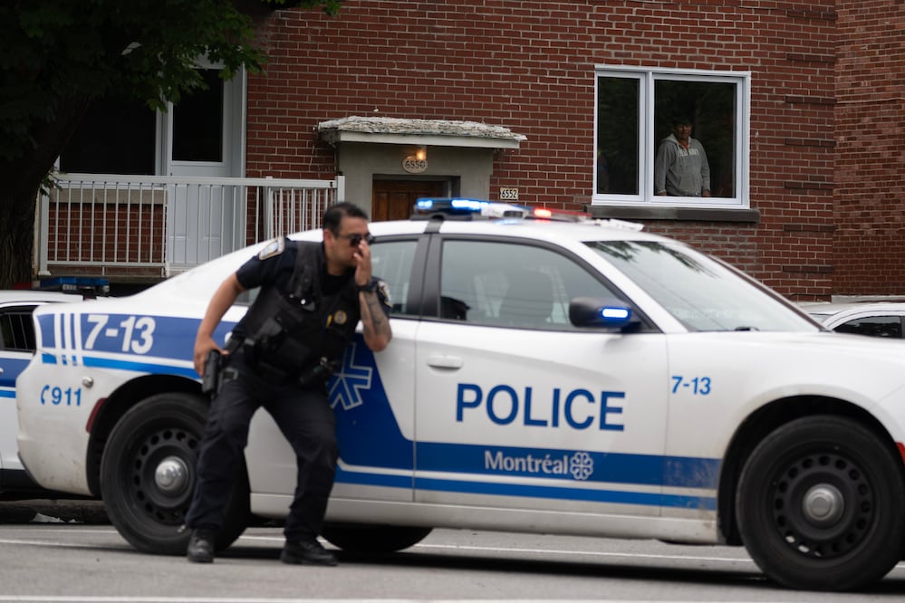 Tiroteo en Montreal deja tres muertos, incluido un policía: la ciudad entra en alerta.(Christopher Katsarov/The Canadian Press via AP)