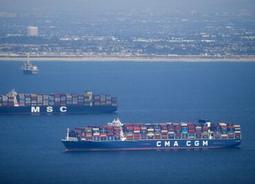 Continúa crisis en puertos del mundo; en riesgo suministros para Navidad