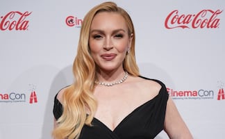 Lindsay Lohan destila belleza y glamour con espectacular minivestido en Instagram