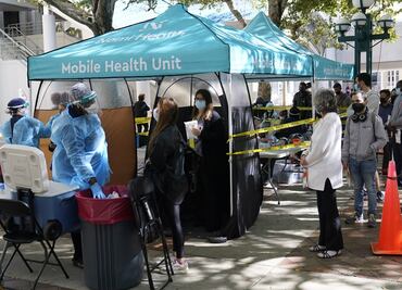 Ómicron se esparce en Florida que se acerca al récord diario de contagios