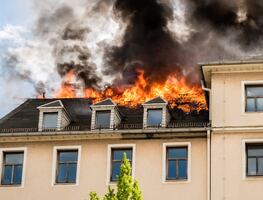 Mujer prende fuego a una clínica abortiva en Wyoming