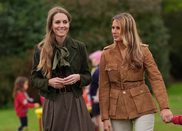 Melania Trump y Kate Middleton son el epítome de la moda; lucen en looks combinados en encuentro con scouts