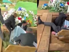 Tragedia en velorio de Filadelfia: Familiares quedan atrapados bajo el ataúd tras colapso de plataforma. VIDEO