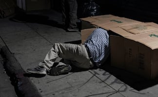 Ocho niñas y adolescentes asesinan a homeless en Toronto por botella de alcohol