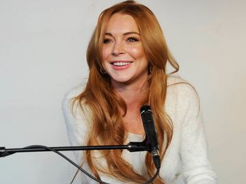 Lindsay Lohan 'enamora' con bikini azul durante luna de miel en Turquía