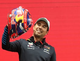 Checo Pérez enciende las redes con misterioso mensaje: “Algo se vuelve a encender. ¿Están listos?”