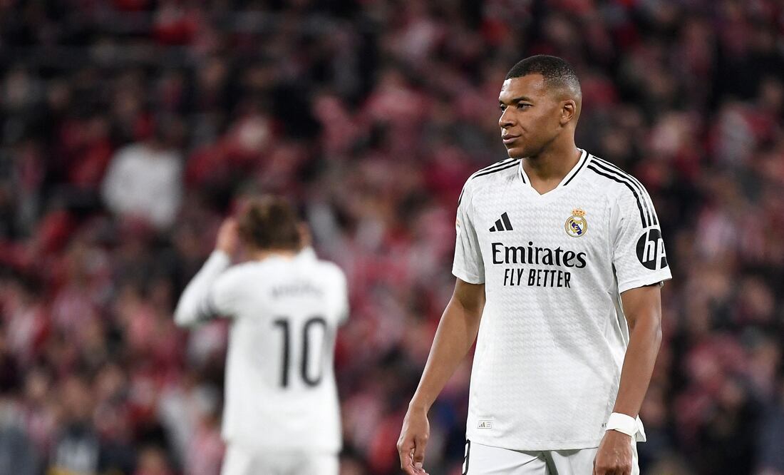 Mbappé vuelve a fallar un penal y el Madrid tropieza: Barcelona toma ventaja en LaLiga. (Photo by ANDER GILLENEA / AFP)