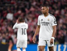 Mbappé vuelve a fallar un penal y el Madrid tropieza: Barcelona toma ventaja en la liga española