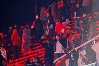 Violencia sin control: hinchas de Independiente agreden a la U de Chile; hay más de 20 heridos