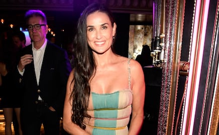 Demi Moore luce vestido brillante semitransparente y deslumbra a sus 63 años 