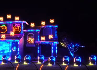 Con música de 'Stranger Things', crean show de Halloween en casa de California