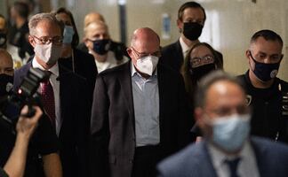 Allen Weisselberg, jefe financiero de la Organización Trump, se declara no culpable