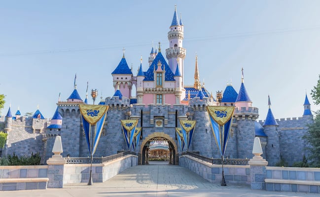 ¿Cuánto tiempo se tarda en ir de Los Ángeles a Disneyland California? Opciones de transporte