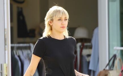 Miley Cyrus cautiva con look braless y leggings en Calabasas