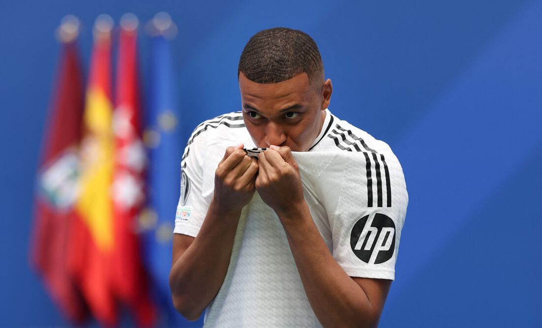 Kylian Mbappé afirma que sólo le importa "jugar bien y marcar muchos goles" con el Real Madrid. (Photo by Pierre-Philippe MARCOU / AFP)