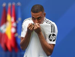 Kylian Mbappé desata la locura en su presentación como jugador del Real Madrid