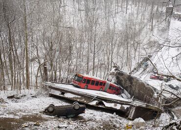 Derrumbe en puente de Pittsburgh deja al menos 10 heridos