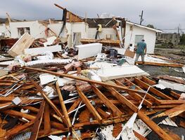 Video. Tornado en Alabama deja al menos cinco muertos