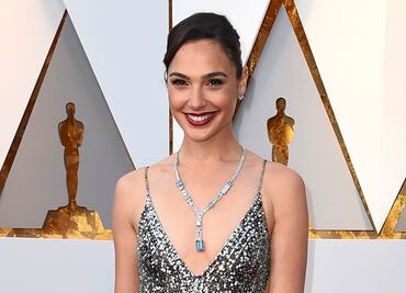 Gal Gadot cautiva con vestido de red en CCXP de Brasil