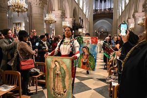 Realizan homenaje a la Virgen de Guadalupe en Notre Dame: "Esta misa es un milagro", dicen mexicanos