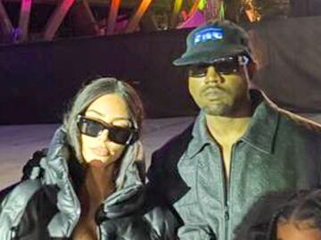 Kim Kardashian y Kanye West posan juntos para foto en desfile de moda